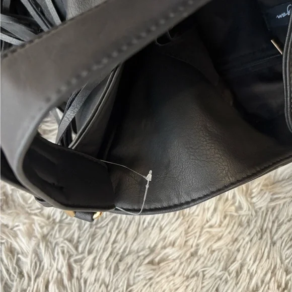 NWOT Black Fringe Hobo Shoulder Bag - Sleek Everyday Carry - Picture 4 of 8